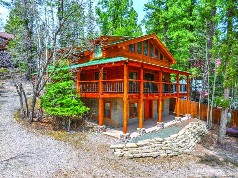 2 Bedroom Property in Cloudcroft — photo as printed in The Real Estate Roundup
