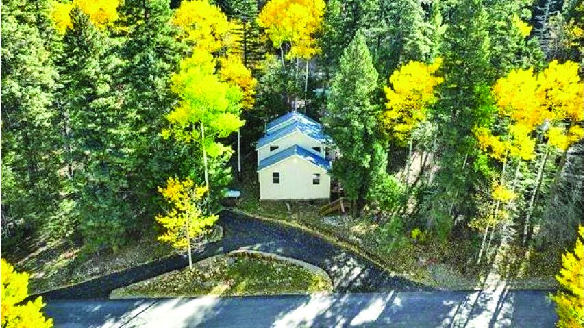 3 Bedroom Property in Cloudcroft — photo as printed in The Real Estate Roundup