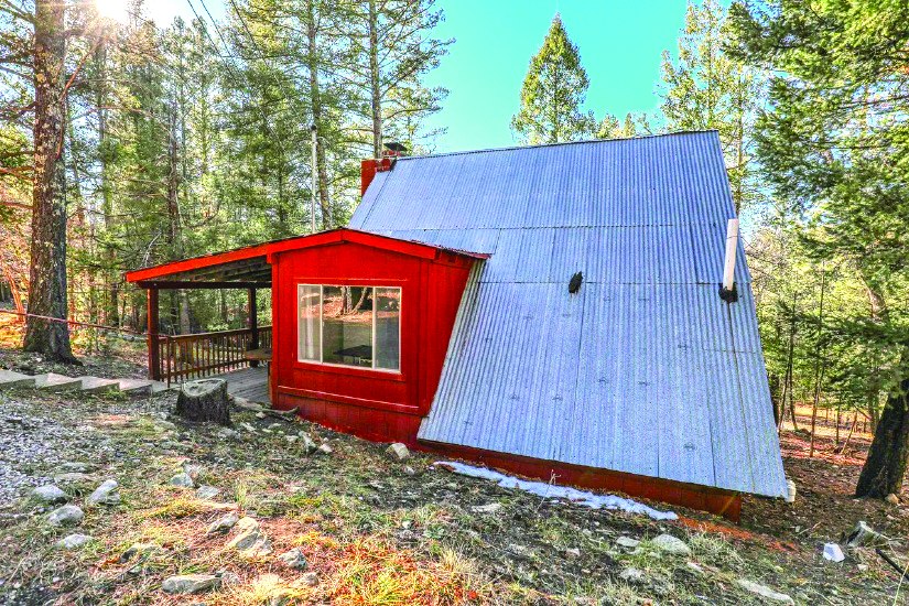 1 Bedroom Property in Cloudcroft — photo as printed in The Real Estate Roundup